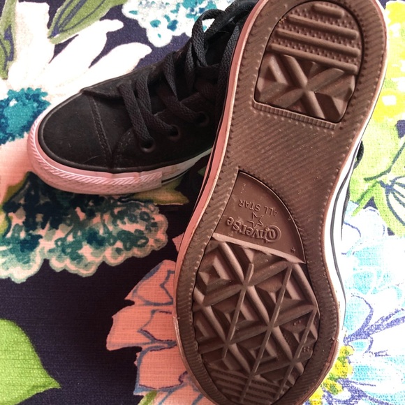 Women’s Converse - Picture 2 of 3